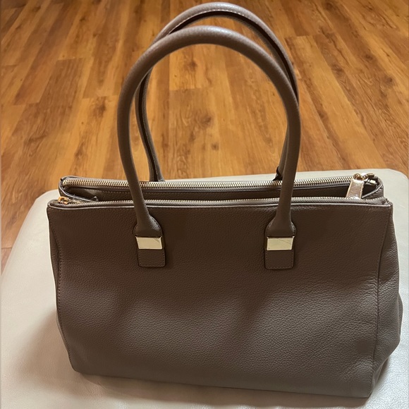 👜👜Furla pebbled leather tote bag with Removable shoulder straps. - Picture 3 of 16